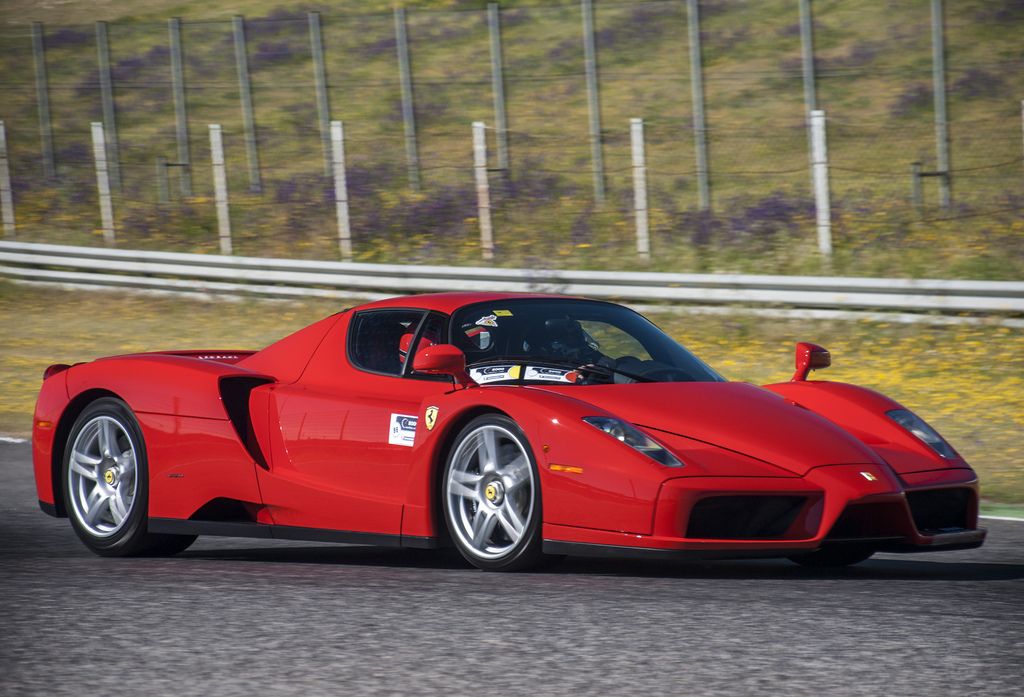 jazda Ferrari prezent